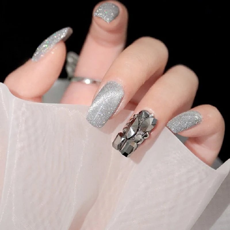 Laser Diamond Nagellack-Set: Intensive Brillanz und glamouröser Glanz 